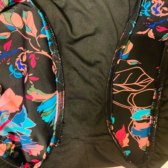 ☀️Sale🔥 Time and Tru - One Piece Flowery Multicolor Swimsuit - Picture 12 of 14